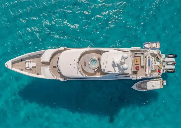 luxury yachts for rent